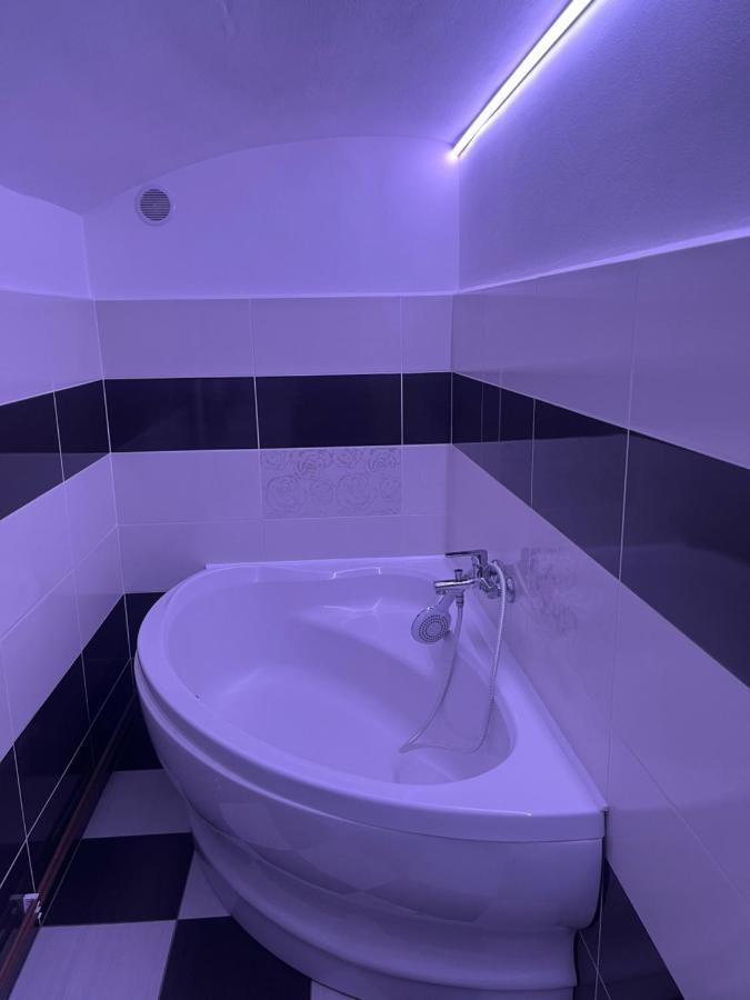 Apartman V Rodinnem Dome Jaroměř Екстериор снимка